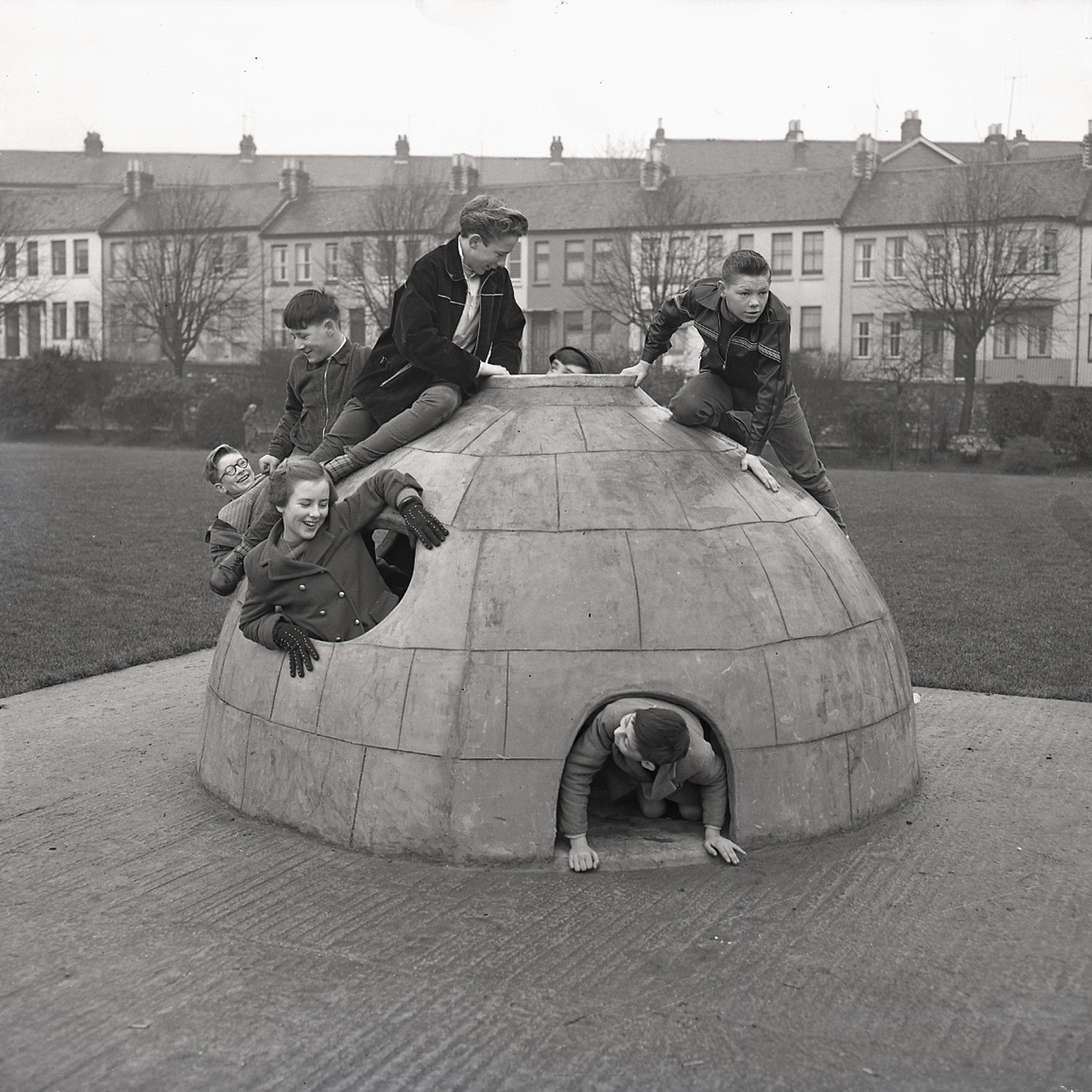 Children playing in Tothill Park, 31 December 1958